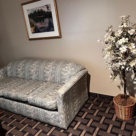 Sky Lodge Inn & Suites - 델라번 외부 사진