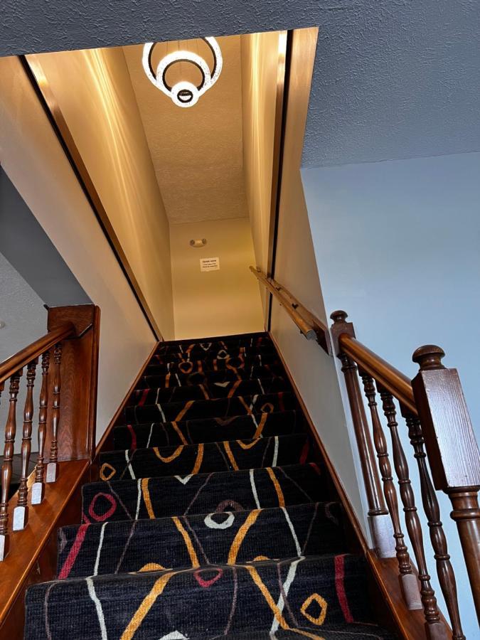 Sky Lodge Inn & Suites - 델라번 외부 사진