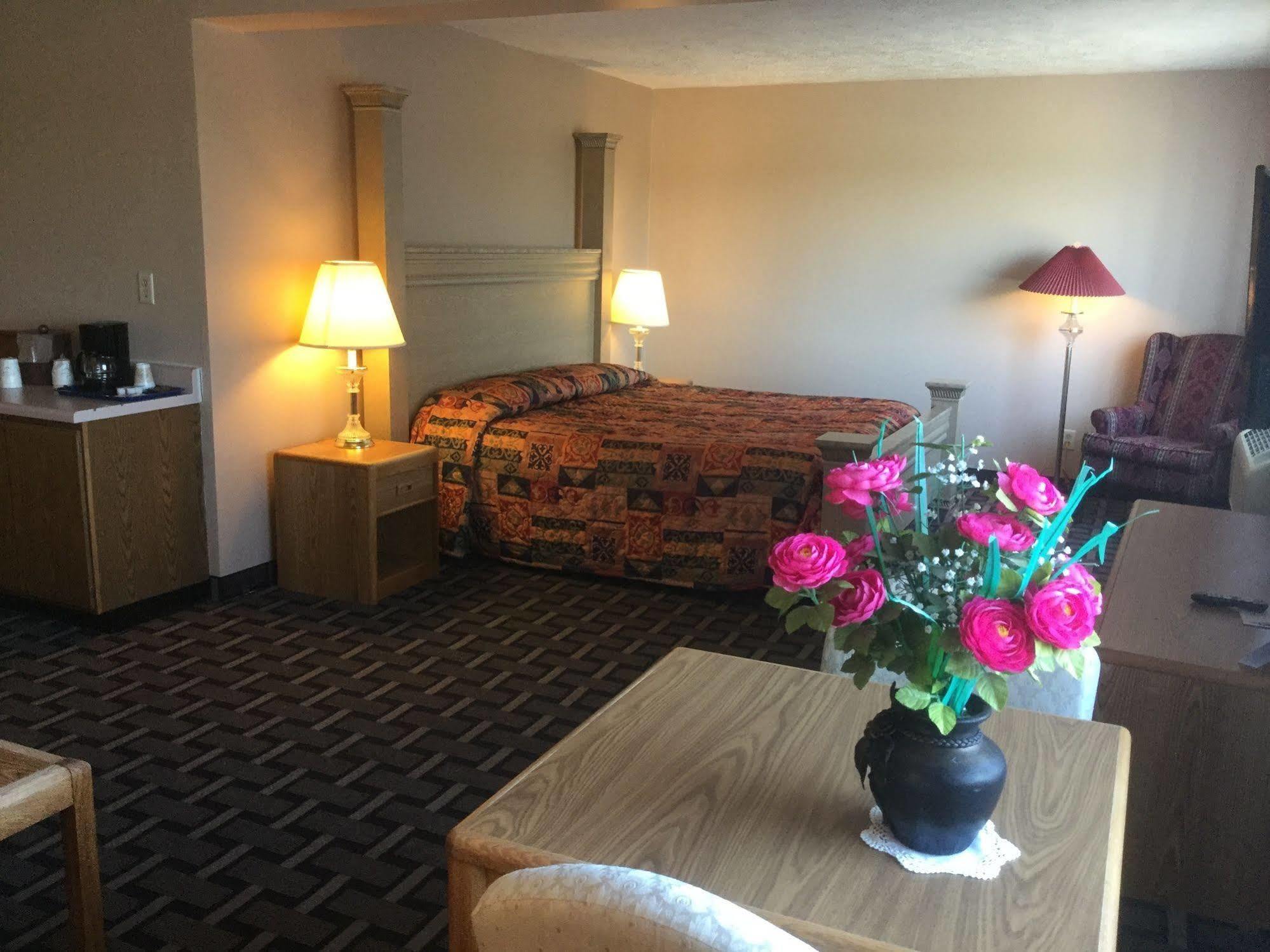 Sky Lodge Inn & Suites - 델라번 외부 사진