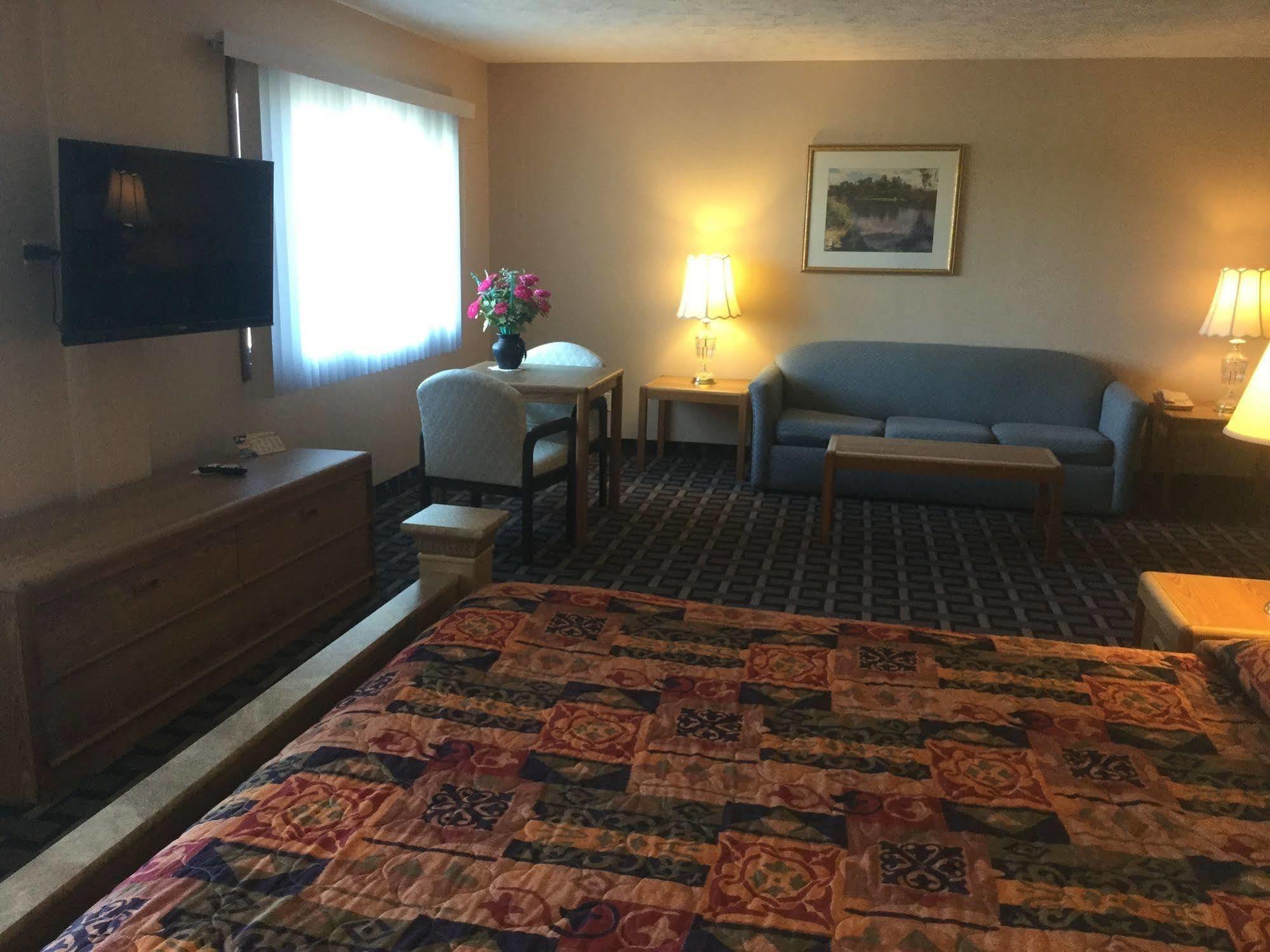 Sky Lodge Inn & Suites - 델라번 외부 사진